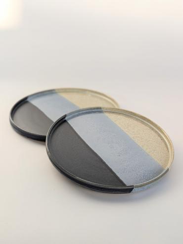 assiette plate bleu mat